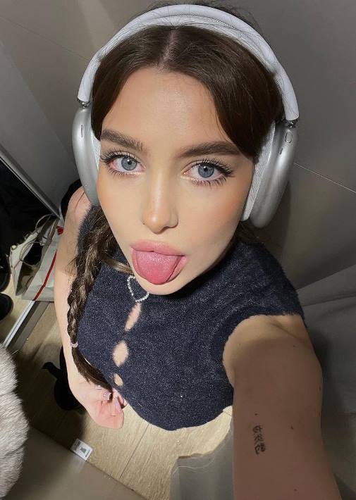 Hot girl on twitch12